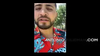 انطوينو ينيك عائلة من اصول ايرانية و يدخله بخرق البنت و يعطي امها تلحس له زبره