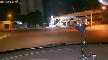 Ofereci carona para a gostosa que tava andando sozinha na rua, e ela transou comigo por gratidão
