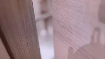 Ukrainian girl is asking for help