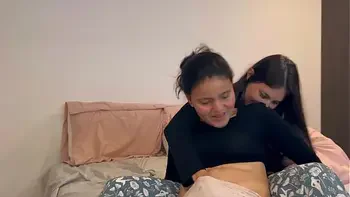 Tengo sexo con la mejor amiga de mi esposo y nos descubren.