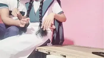 इंडियन लड़की को ट्यूशन पढ़ाने वाला सर ने है उसको पेल दिया