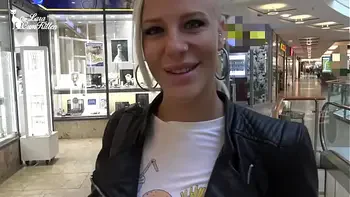 Lara CumKitten - FUCK service in the shopping center