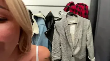 Quick Blow and fuck in the Fashion Stores changing room