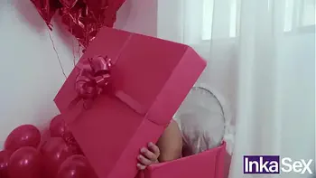 Jorgito el Guayaco debuta en el porno como cupido y folla con blanca tetona