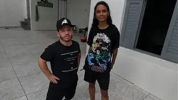 Jasmine seduz anão e leva para o abate