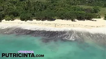 Horny Asian Babe Putri Cinta get fucked on a beach