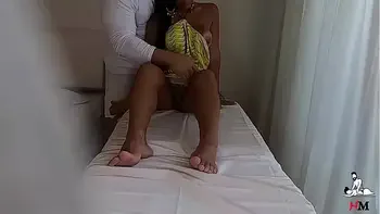 Câmera escondida flagra casada durante atendimento pegando no pau do terapeuta - Massagem tântrica - VIDEO REAL