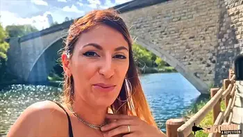 Stella est une grande amatrice de baise anale