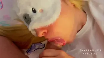 Padrastro entra a mi habitacion para follar duro mi coño , termina dentro de mi coño