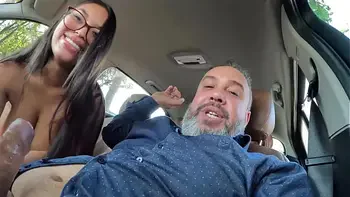 Peituda caiu de boca no pau na rua dentro do carro - Bruna Paz - Ma Santos