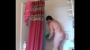 Naked bath wet pussy