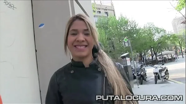 Pillo a colombiana caliente por las calles de Barcelona