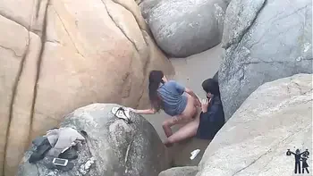 Levei a namorada na praia para ter uma linda vista, só não disse qual