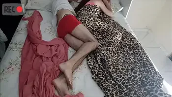 Tio teve que dividir a cama com enteada!