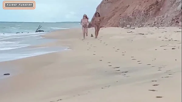 Fizemos sexo com estranho na praia ele deixou nós duas toda fodida