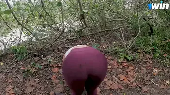 Estava me exercitando no bosque, encontrei um desconhecido e dei minha bucetinha pra ele !