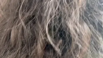 En la ventana no!! Se van a dar cuenta que me gustan las lesbianas!!