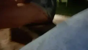 Arrisquei masturbar no ponto de ônibus ao lado da garota ruiva!