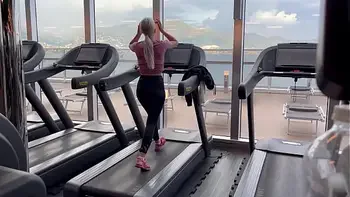 I like an unknown girl from the cruise ship gym, I go to her room to fuck her and she gives me a blowjob until I finish cumming