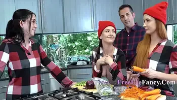 Holiday Season Family Freeuse - Serena Hill, Violet Spice