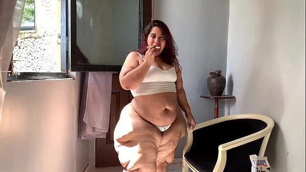 Short Curvy Girl with Giant Hips & Ass - SSBBW Feedee Emma Pear