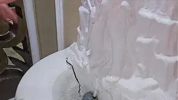 I meet an old friend at a hotel and she invites me to her room.