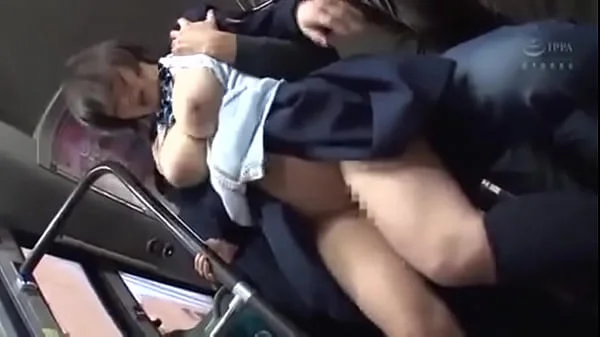 Estudiante cogida en el bus