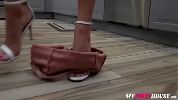 Good Housewife Ellie Tay That Takes Care of All the Chores