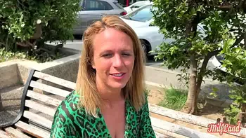 Julie, blonde coquine, réalise l'une de ses envies Part 1