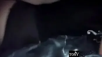 Prueba de amor.. Me la cogí por el culo y le dolió porque era su primera vez y tenía el culo muy apretado, pero al final le gustó y quería mas.