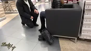 Geldherrin: Geldsklave übernimmt die Rechnungen