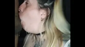 Vino mi vecino y le chupe la verga y terminamos haciendo el delicioso y me hizo correr a chorro