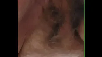 Oma zonder slipje onder jurk