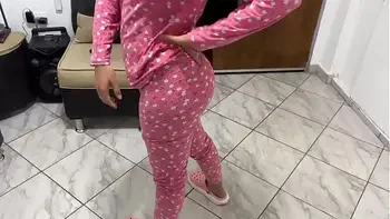 MI HERMOSA HIJASTRA BAILANDO TWERKING ASI SE GANA EL FAVOR DE SU PADRASTRO