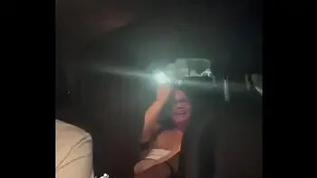 Sentei no pelo na rola do motorista de aplicativo e coloquei meu noivo pra dirigir