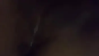 chica caliente masturbandose