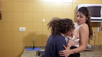 Cada vez que me visita mi vecina terminamos así