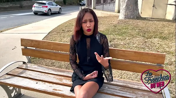 Reyna, coquine qui se fait baiser dans un trio HHF