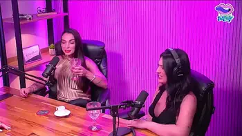 A loirinha peladinha no estudio