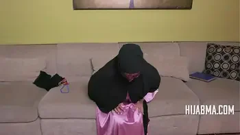 Arab MILFs New Found Slutty Passion | HijabMa