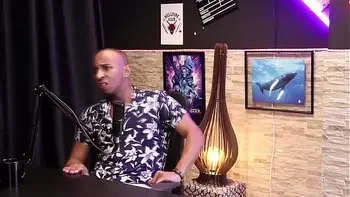 Negra safada faz boquete no pau do negão e mede depois dele dizer que não está comendo cu e que nunca aceitou dinheiro pra... - Negro Top Delícia (SHEER/RED)