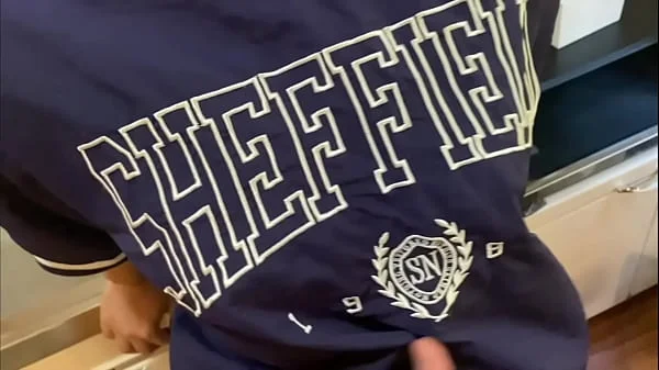 「こんなに沢山おまんこに突いたら、汁がおまんこから沢山出ちゃって床が濡れちゃうよ…」と彼女は喘ぎながら彼氏とSEXを楽しみました。