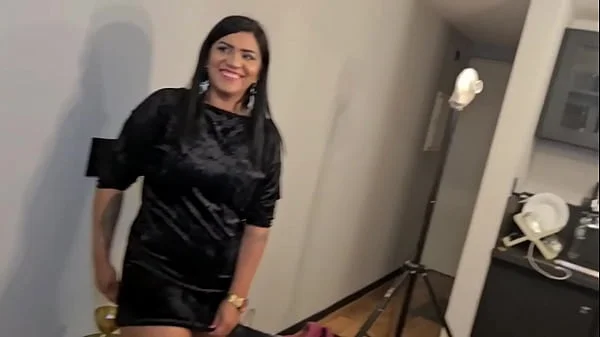 Brincadeira entre amigos vira uma bela troca de casal - A morena da buceta peludinha e a ruiva da bucetinha rosa