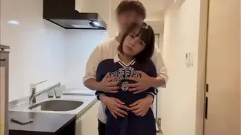 もうここでシよ…我慢できない。。彼女と同棲初日でキッチンで彼女と激しくSEXするカップル。