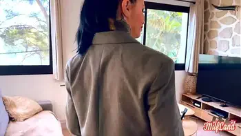 Alicia, chaude brunette, aime la baise torride Part 1