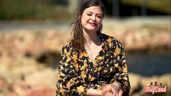 Aurora, milf sexy, passe au niveau suivant Part 1