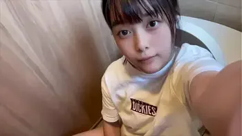 【ト◯レオナニー】もうまんこがくちゅくちゅになるくらいオナニーしてしまいました…。今日も沢山潮でちゃったな。