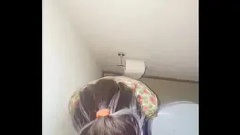 Mis amigos estaban cogiendo en los cuartos y me tuve que COGER en el baño de una casa a la morrita enfiestada! En una fiesta de compas