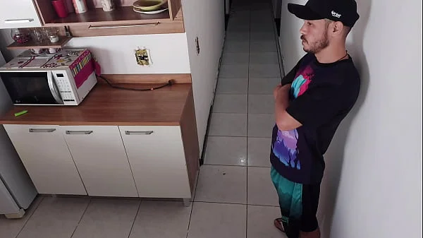Trai meu marido transando com seu melhor amigo enquanto ele estava no banho, sexo arriscado.