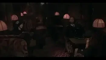 Asiática fica excitada com casal e decide fazer um GANGBANG no trem